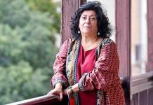 Polémica en España por la retirada del nombre de Almudena Grandes a una biblioteca