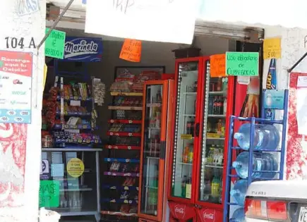 Dueños de tienditas protestan por impuesto a refrescos
