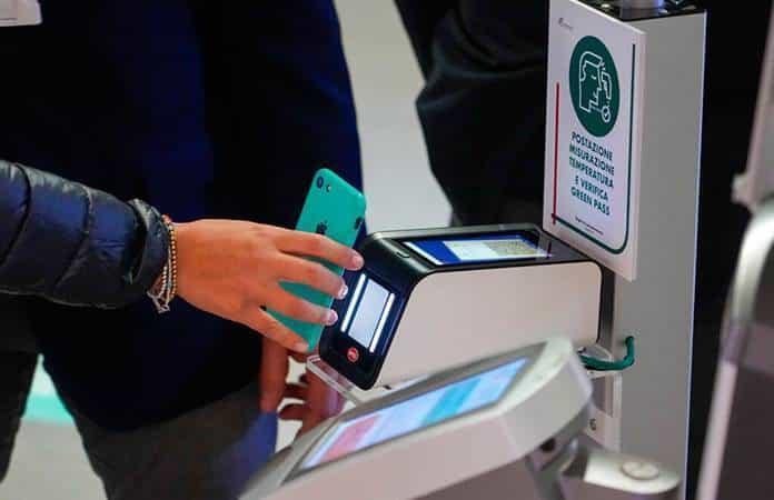 Italia  solo permitirá el acceso a lugares de ocio y restaurantes a los inmunizados o curados / Foto: AP