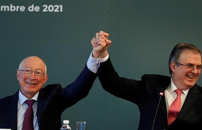 El embajador de EEUU en México, Ken Salazar, y el canciller Marcelo Ebrard / Foto: EFE