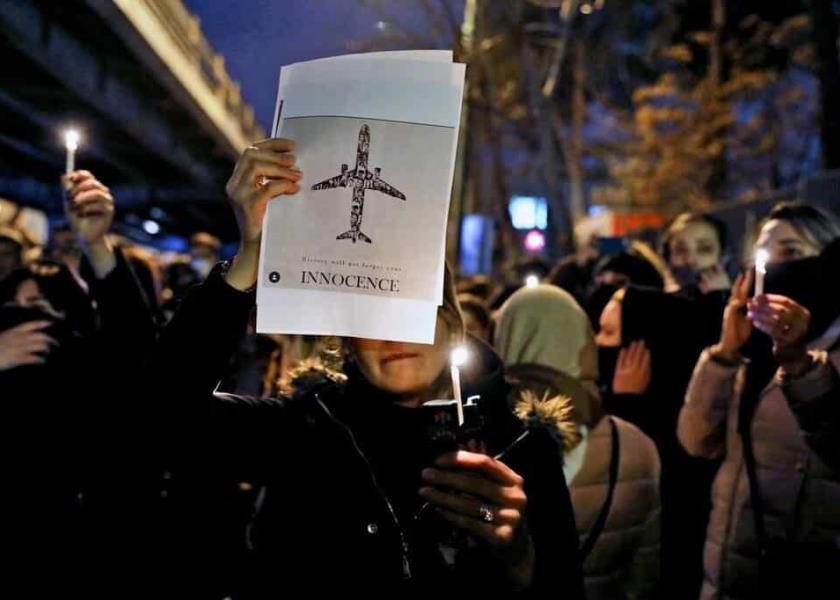 El vuelo 752 de Ukraine International Airlines fue derribado por un misil tierra-aire iraní el 8 de enero de 2020, minutos después de despegar de Teherán. El gobierno canadiense asegura que entre las 176 personas que murieron en el ataque se encontraban 55 ciudadanos canadienses y 30 residentes permanentes.