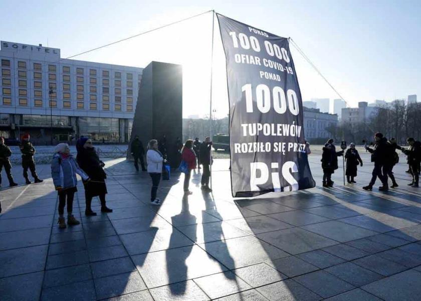 Esta semana, Polonia superó las 100 mil muertes por COVID-19 / Foto: AP
