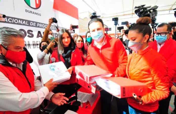 Esteban Villegas Villarreal fue registrado como precandidato a la gubernatura de Durango/Foto: cortesía PRI