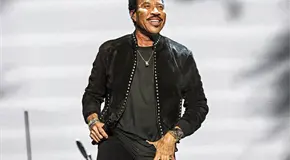 Lionel Richie suspende concierto en EU