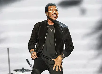 Lionel Richie suspende concierto en EU