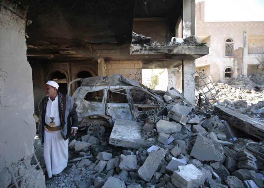 Daños causados por el bombardeo de la coalición árabe a la capital yemení, Saná / Foto: AP