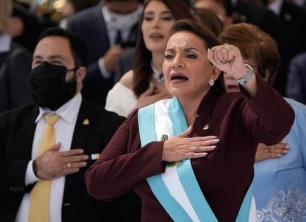 Presidenta de Honduras respalda a Gustavo Petro ante acusaciones de golpe en Colombia