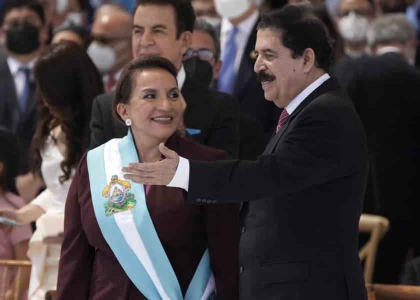 La nueva presidenta de Honduras, Xiomara Castro, está casada con el expresidente Manuel Zelaya / Foto: AP
