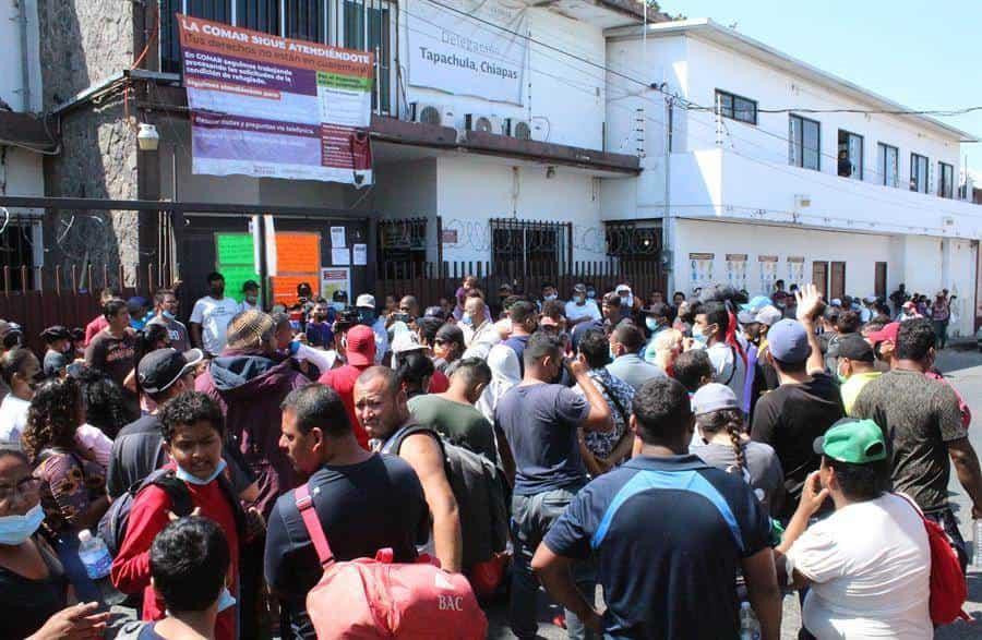Foto de archivo de migrantes centroamericanos durante una protesta el viernes 4 de febrero de 2022 en Tapachula, Chiapas (EFE/Juan Manuel Blanco).
