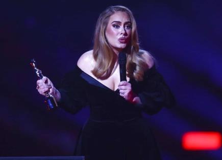 Adele interrumpe concierto para defender a la comunidad LGBT