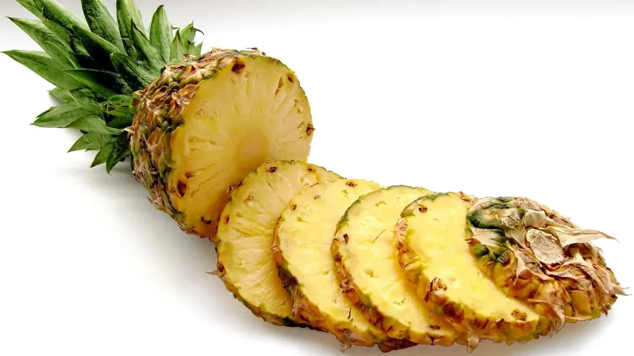Beneficios del agua de cáscara de piña en México