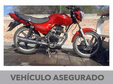 Detienen a joven con moto robada en la Simón Díaz