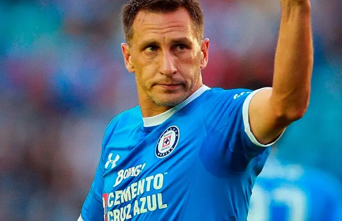 Chaco Giménez defiende honor de Cruz Azul ante críticas de Pollo Ortiz