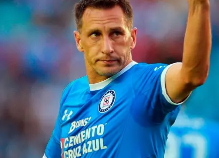 Chaco Giménez defiende honor de Cruz Azul ante críticas de Pollo Ortiz