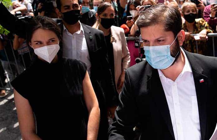 Irina Karamanos y su pareja, el presidente electo de Chile, Gabriel Boric / Foto: EFE