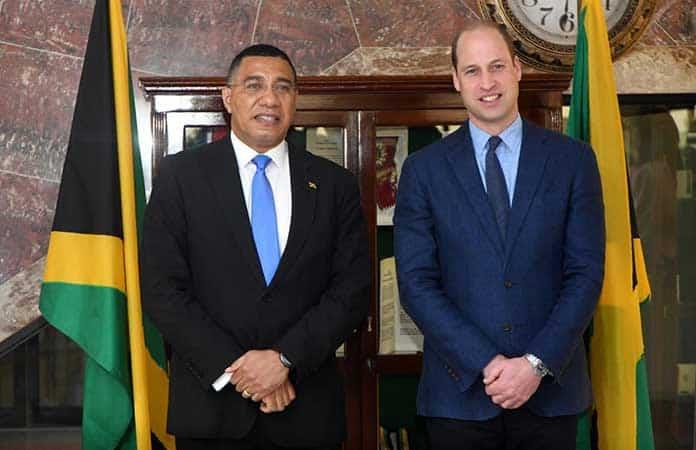El primer ministro jamaiquino, Andrew Holness, y el príncipe Guillermo de Inglaterra / Foto: EFE