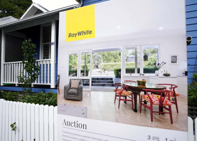 Anuncio de una casa en subasta en Sydney, el lunes 28 de marzo de 2022 (AP/Rick Rycroft).