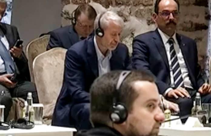 Roman Abramovich estuvo presente en las conversaciones de este martes en Estambul / Foto: AP