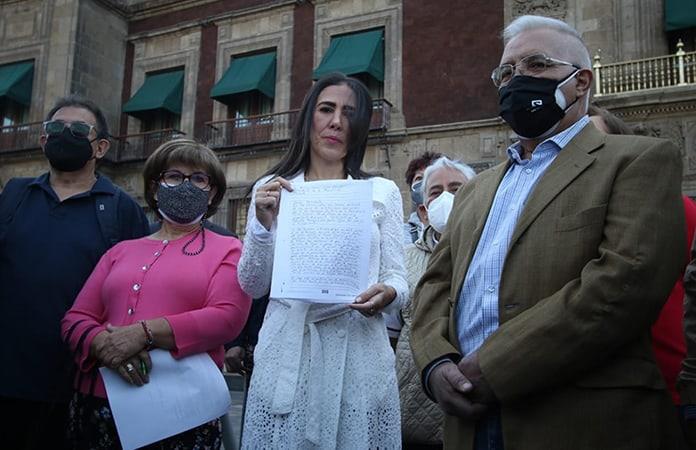 Mariana Moguel, hija de Rosario Robles, leyó la carta en Palacio Nacional / Foto: El Universal