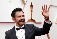 Eugenio Derbez aclara rumores sobre su matrimonio en la premier de Acapulco
