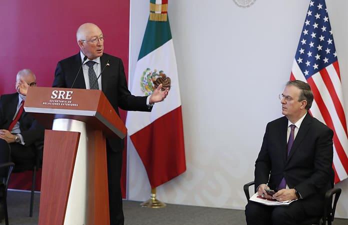 Ken Salazar, embajador de EEUU en México y el  canciller Marcelo Ebrard / Foto: EFE