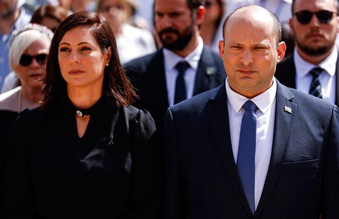 El primer ministro israelí Naftali Bennett y su esposa Gilat Bennett / Foto: AP