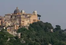 Papa León XIV retoma tradición papal y se traslada a Castel Gandolfo