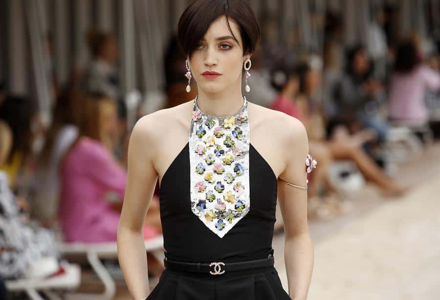 Ya empezaba a vaticinarse en Instagram, pero Chanel lo ha confirmado en su  desfile Métiers d'Art. El monogram …
