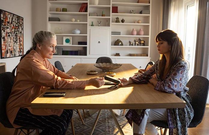 Glenn Close y Niv Sultan en una escena de «Tehran»