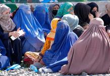 Consejo de Seguridad pide a los talibanes revocar medidas contra las mujeres