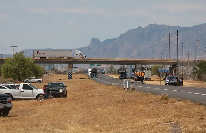 Ejidatarios mantienen bloqueo en carretera Bledos-Villa de Arriaga