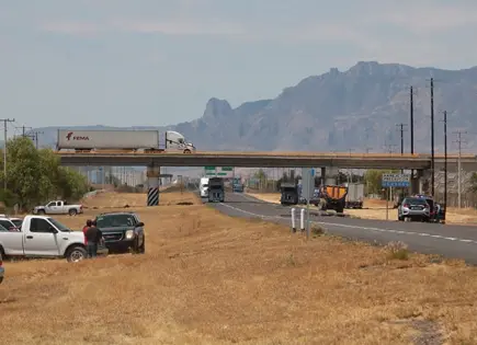 Ejidatarios mantienen bloqueo en carretera Bledos-Villa de Arriaga