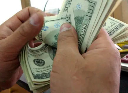 Precio del dólar previo al puente patrio