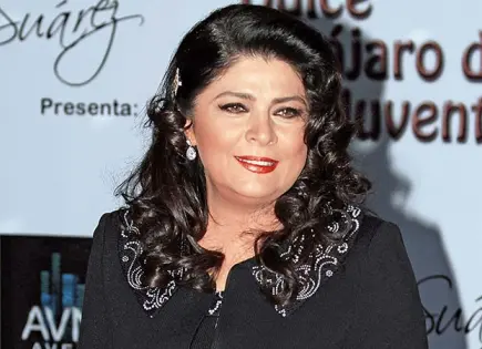 Victoria Ruffo celebra su cumplea帽os 63