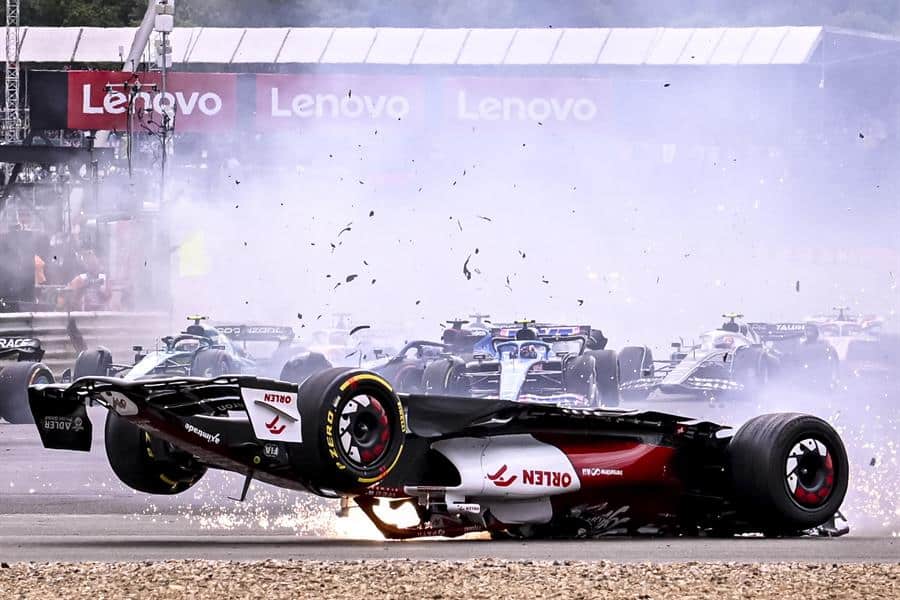 Zhou Guanyu Sufre Espeluznante Accidente En GP Británico (FOTOGALERÍA Y ...