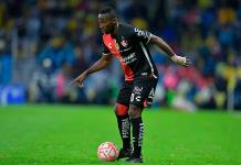 Julián Quiñones llegó a la CDMX para reportar con América