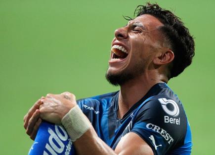 Fuerte entrada en Copa Libertadores causa fractura a Joao Rojas