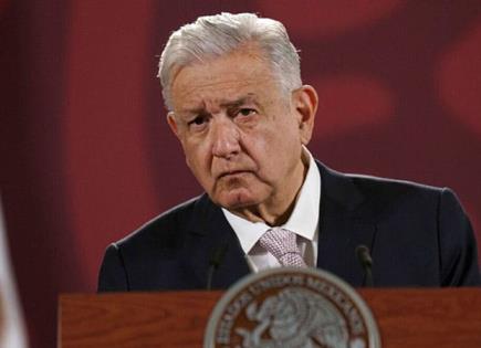 AMLO felicita a los albañiles en su día