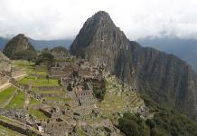 Expulsan a dos turistas europeos por tomarse fotos desnudos en Machu Picchu