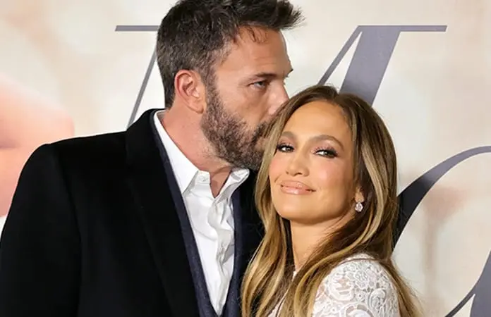 Ben Affleck y Jennifer López se reencuentran en premiere de El beso de la Mujer Araña