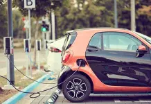 Calle que carga autos eléctricos: la solución al tiempo de espera