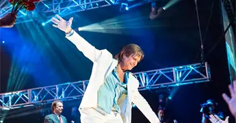 Roberto Carlos sufre accidente automovil&iacute;stico en Brasil