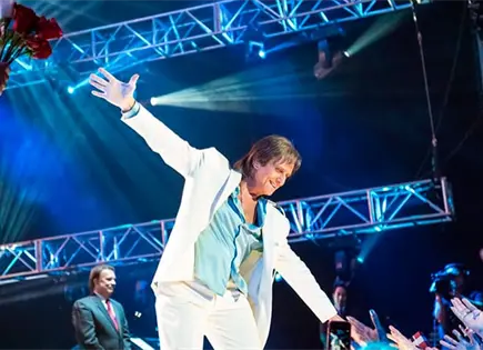 Roberto Carlos sufre accidente automovilístico en Brasil Roberto Carlos sufre accidente automovilístico en Brasil