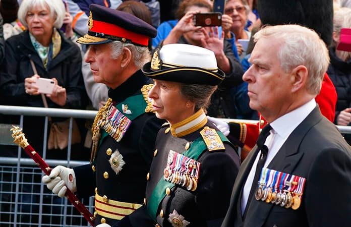 El rey Carlos III, la princesa Ana y el príncipe Andrés / Foto: AP