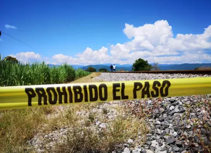 Video | Tren embiste a un autobús en Atlacomulco; 8 muertos