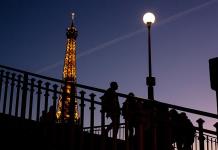 La Fiscalía de París abre una investigación por falsas alertas de bomba en la Torre Eiffel