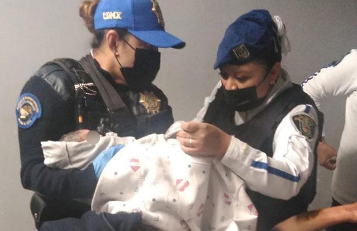 Mujer da a luz a bebé en estación El Rosario del Metro
