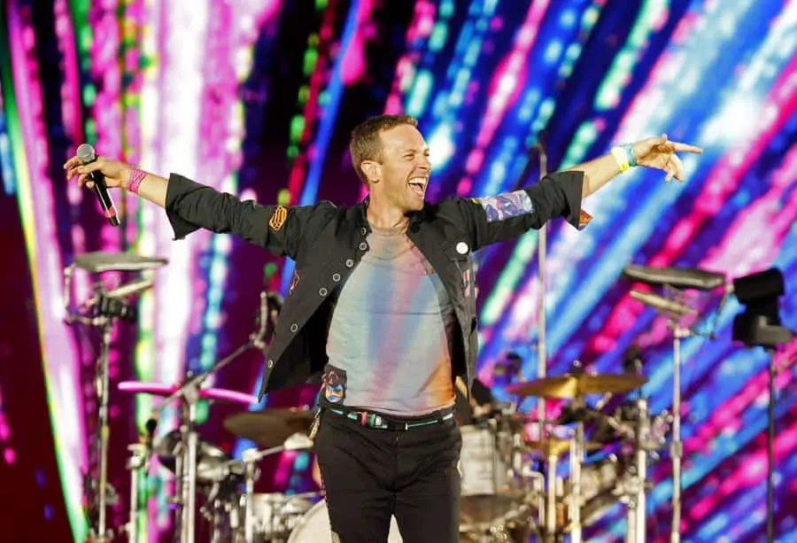 Chris Martin advierte a fans sobre grabaciones en conciertos de Coldplay