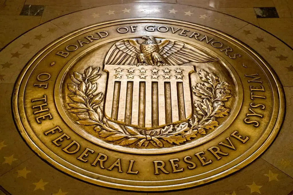 FED recorta de nuevo su tasa de interés y la deja entre 3.75%-4%