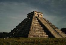 Fenómeno de la Serpiente Lunar en Chichén Itzá